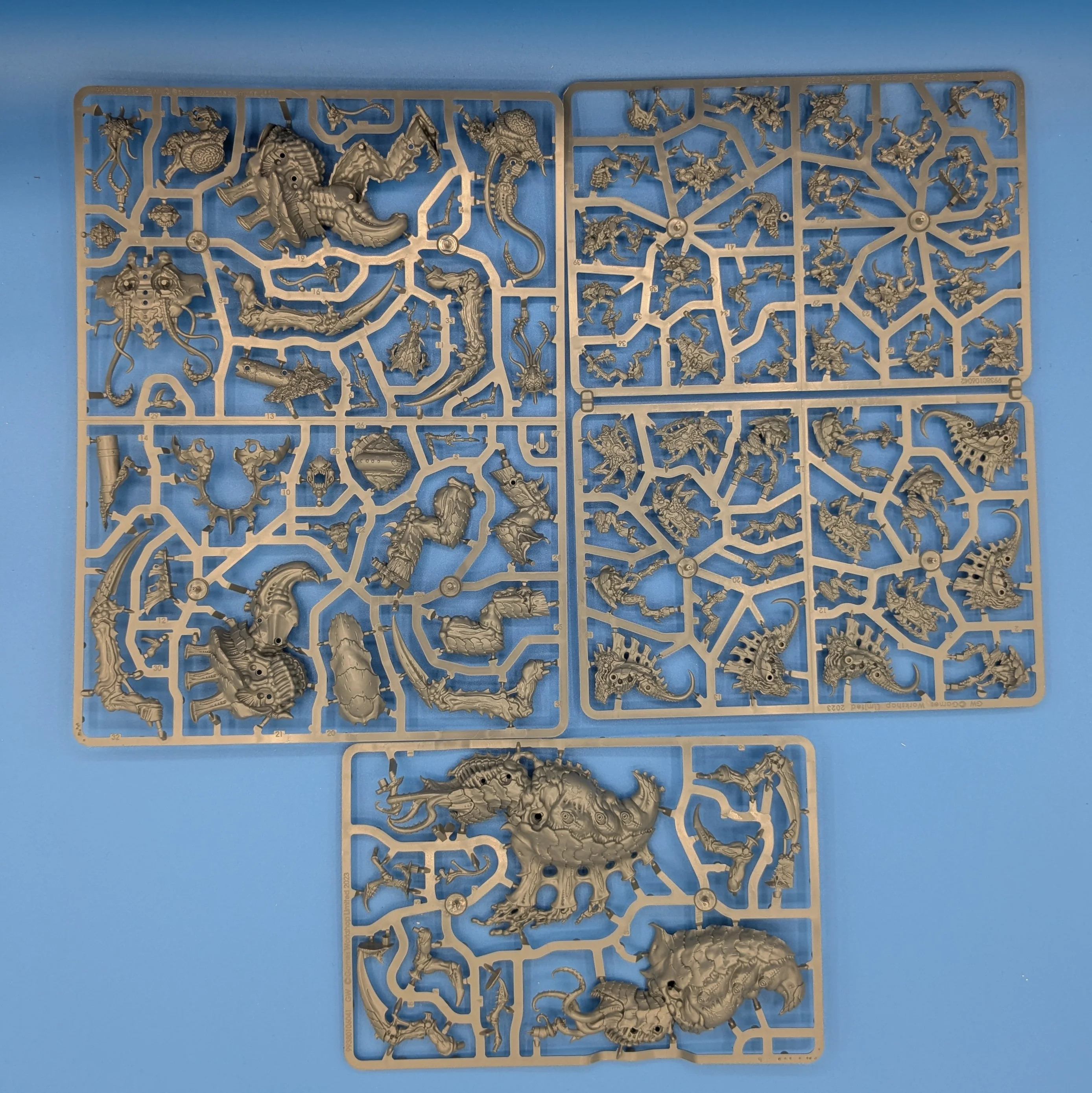 40K: Tyranids - Combat Patrol (32 Miniatures) (USED) (On Sprue no bases) Lot 2 - Image 2