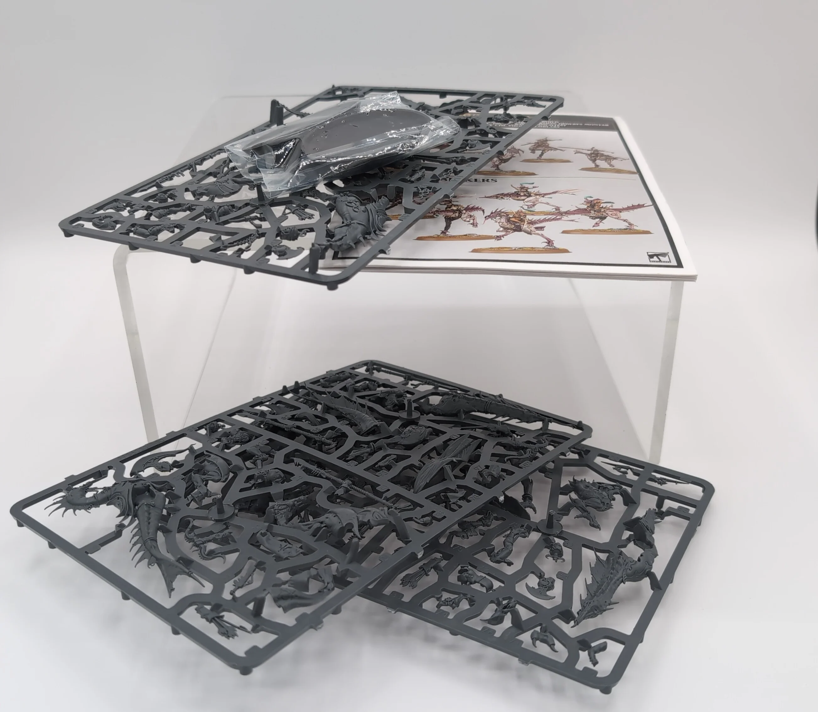 Age of Sigmar: Hedonites of Slaanesh - Slickblade Seekers on Sprue (USED) [Lot 1]