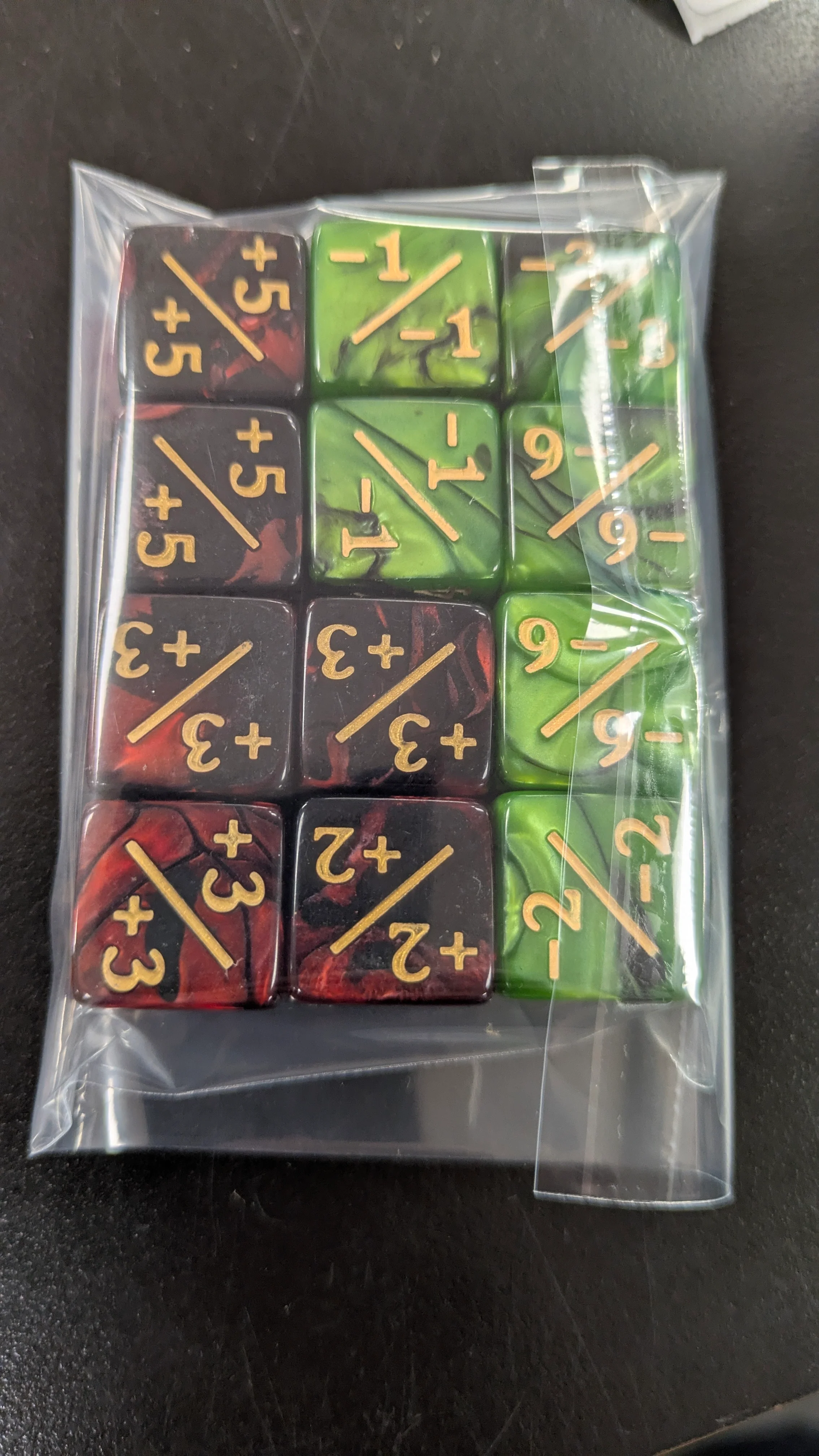 HD: Counter Dice - Red & Green (12)