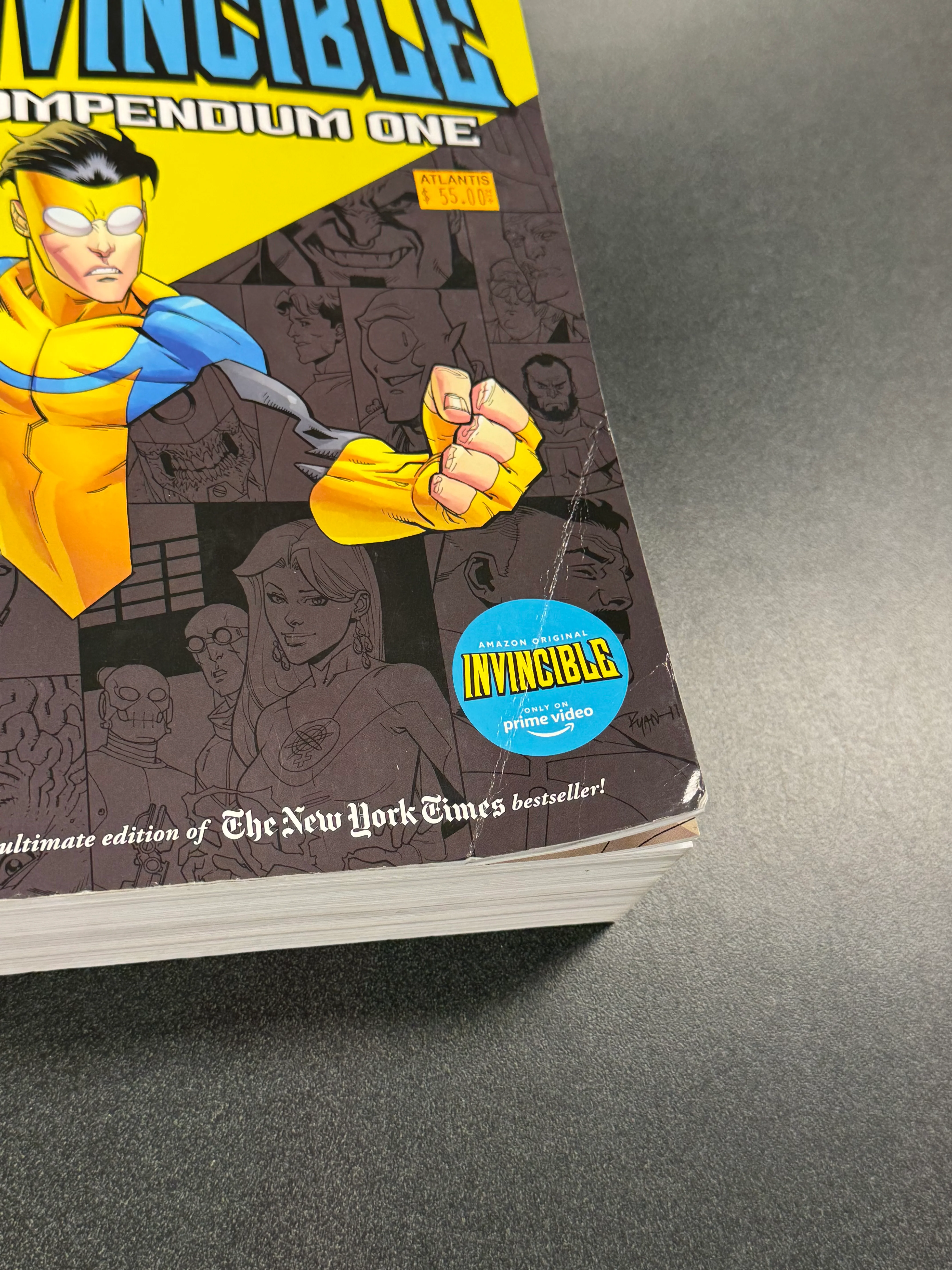 INVINCIBLE COMPENDIUM TP VOL 01 (Scratch & Dent) - Image 3