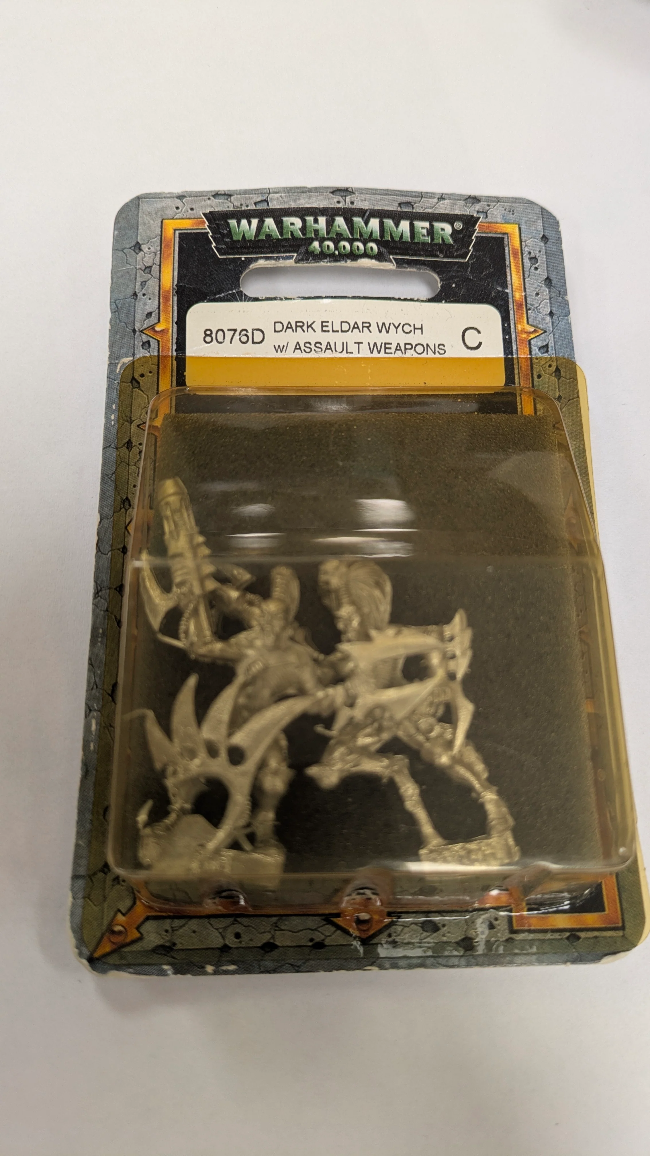 Warhammer 40,000: Dark Eldar Wych w/Assault Weapon (OOP Metal Blister)